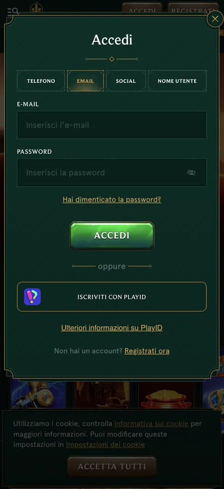 Schermata di accesso Casinia con opzioni email e PlayID